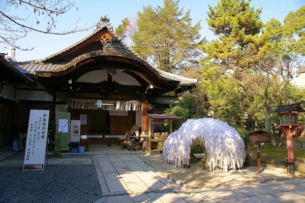 本気で良縁を願うなら。安井金比羅宮で「悪縁切り」をしてから始める、心スッキリ京都散策