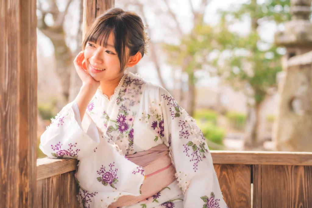 「推し色」を纏って、京都を歩く。20代OLの間で密かに流行中の、大人可愛い「概念着物」の楽しみ方