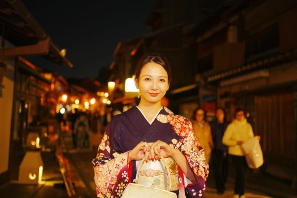 【2026年版】京都の夜を彩るライトアップ特集。夜まで着物で過ごせる「翌日返却」のススメ
