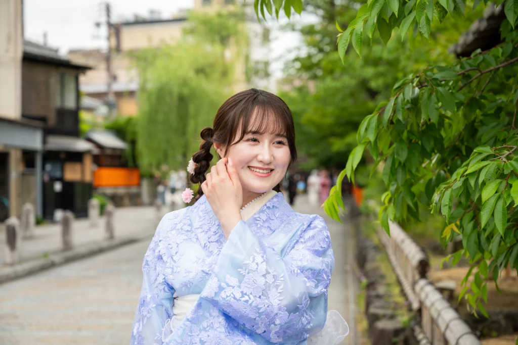 パーソナルカラーで選ぶ「似合わせ着物」。仕事でも活かせる、自分を一番綺麗に見せる色の見つけ方