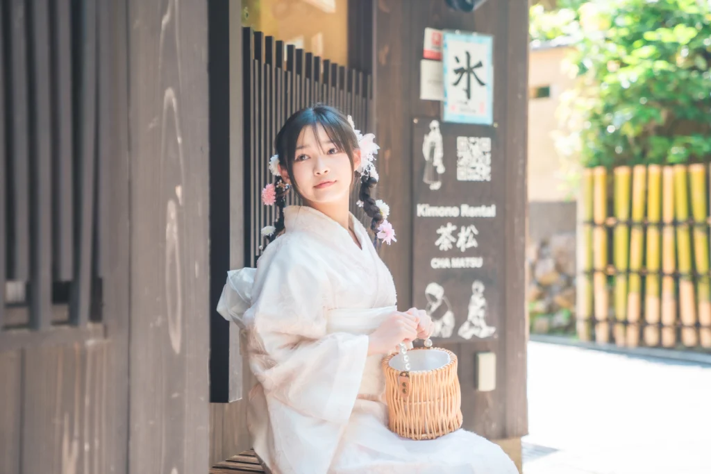 八坂の塔そばの隠れ家カフェ。京都で着物映えする無機質×淡色女子の一日